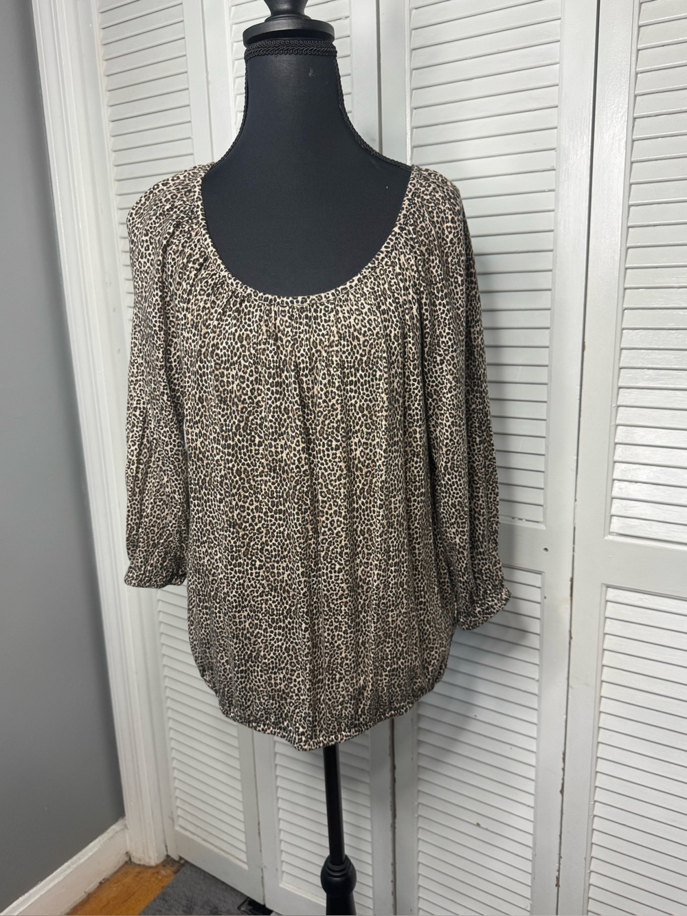 Michael Kors Leopard Print Scoop Neck Peasant Women’s Top Taupe/Black Medium